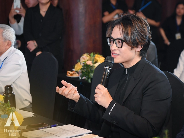 Hà Anh Tuấn tặng 400 triệu ngay tại Chung kết Human Act Prize 2024: Đây là quyết định hạnh phúc nhất của tôi