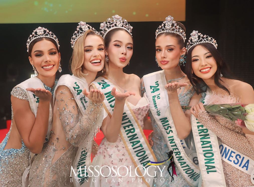 Sau khi đăng quang thành công, Thanh Thủy lộ tin nhắn gây tranh cãi về chiếc váy “sóng gió”