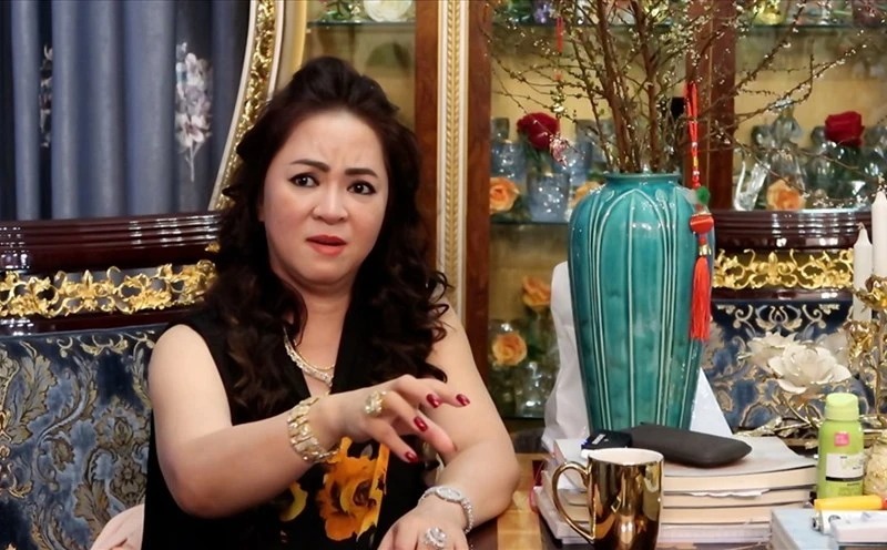 Bà Hằng bị tung bằng chứng đi từ thiện vì lợi ích riêng: Bà ta có âm m.ưu cả đây