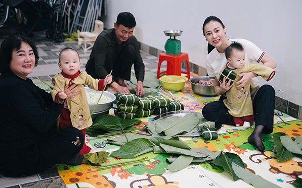 Phương Oanh đưa 2 con về nhà ngoại ăn Tết, không thấy bóng dáng Shark Bình, lý do là gì đây?