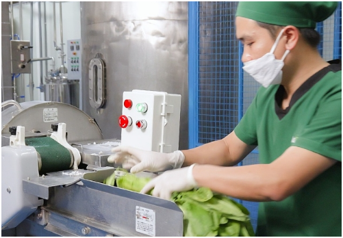 Bác sĩ phân tích ch.ất lạ trong kẹo rau củ Kera ảnh hưởng đến sức khỏe như thế nào: Không ngờ Quang Linh Vlogs và Hằng Du Mục bất chấp thế