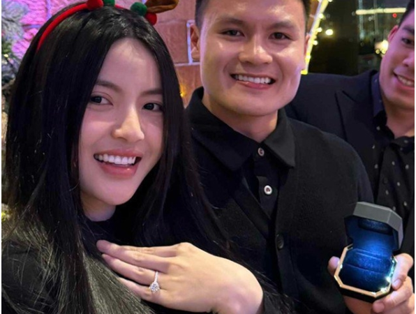 Cả cõi mạng đang xôn việc vụ Chu Thanh Huyền chưa tốt nghiệp cấp 3, từng làm qu.án karaoke, vợ Quang Hải đang ho.ả.ng lo.ạ.n?