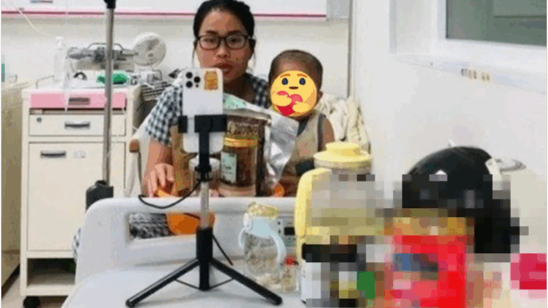 Mẹ Bắp làm điều quá s.ố.c sau thông báo m.ấ.t con, xúc động hình ảnh cuối của cậu bé. Dân mạng lo lắng chị Hòa sẽ bị t.â.m th.ầ.n vì lúc nào cũng ôm kỷ vật của con, hát ru, cho uống sữa: Cô chú nói bé thôi để cho Bắp ngủ ngoan nhé!