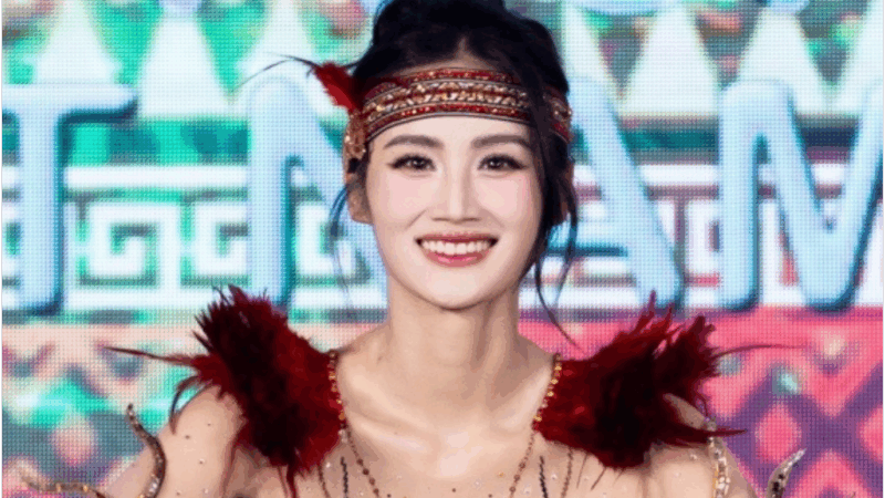Hoa hậu Ý Nhi khiến khán giả phát ngượng khi trình diễn tiết mục nhảy mà cô sẽ đem tới Miss World; Làm ơn đừng làm m.ất mặt người dân Việt Nam, như con rối ấy