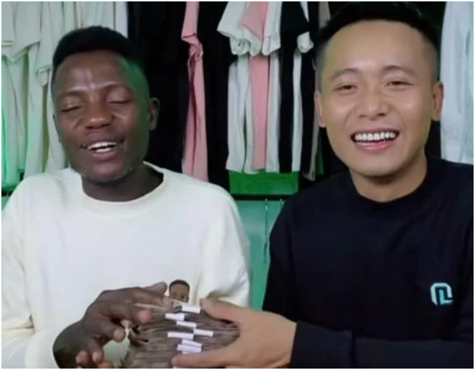 Quang Linh gặp nạn, không ai điều hành team Châu Phi, tình cảnh hiện tại khiến ai cũng xót xa