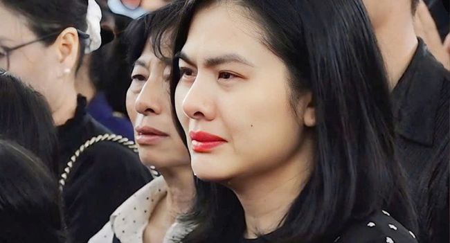 “Đâu ai biết lần gặp lúc đó ngồi kề bên nhau là lần cuối cùng.” Vân Trang nghẹn ngào chia sẻ clip lần cuối gặp Quý Bình, và Vân Trang chỉ ước: nếu như lúc đó cô làm điều này thì đến bây giờ đã không phải tự trách bản thân đến vậy
