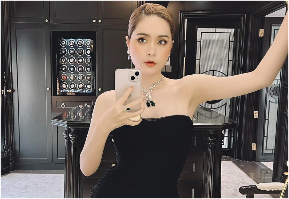 Cứ tưởng giàu thế nào, Đoàn Di Băng thừa nhận phải vay ngân hàng để trả góp xây nhà