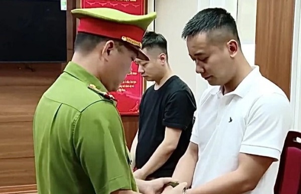 Dân mạng vừa tìm lại khoảnh khắc Quang Linh, Hằng Du Mục vui sư.ớ.ng khi bán được hàng 1000 sản phẩm trong phiên live, tuyên bố cả bà b.ầ.u, tr.ẻ e.m ăn thoải ko sợ gì!