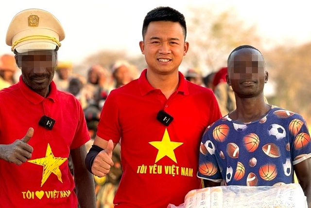Một thành viên trong team châu Phi bị tố chơi không đẹp’ với Quang Linh Vlogs khi lập kênh mới, phủi sạch công ơn của Quang Linh trong lúc anh gặp nạ.n
