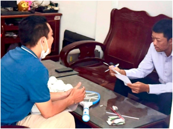 Cấp thẻ bảo hiểm y tế cho người tố cửa hàng C.P b:án th:ịt lợn b:ệnh, bị chấm dứt hợp đồng