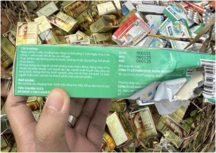 Lời khai của người đổ hàng chục nghìn thực phẩm chức năng ‘có tem chống giả’ ở TPHCM