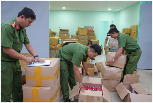 Cảnh sát bắt đường dây làm 12 tấn kem trộn, mỹ phẩm giả