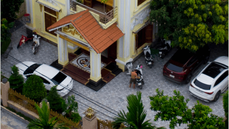 Hàng xóm tiết lộ bất ngờ bên trong nơi ở của chủ kênh “Gia đình Hải Sen” vừa bị b:ắt: “Tôi chả thèm mua mấy cái sản phẩm của nó, cho cũng không dùng”
