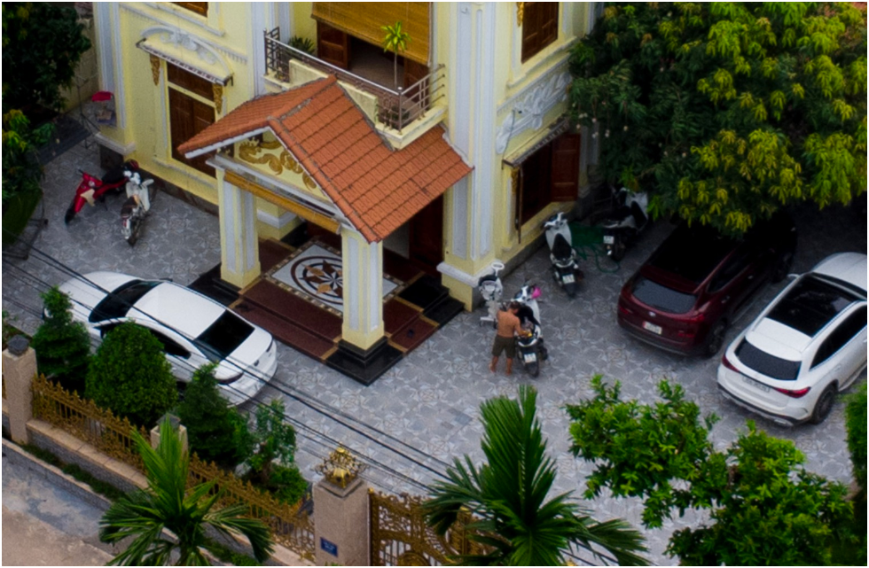 Hàng xóm tiết lộ bất ngờ bên trong nơi ở của chủ kênh “Gia đình Hải Sen” vừa bị b:ắt: “Tôi chả thèm mua mấy cái sản phẩm của nó, cho cũng không dùng”