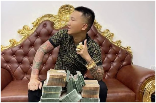 Huấn Hoa Hồng bất ngờ bị réo tên giữa lùm xùm hàng gi:ả: “Liên tục bị tu:ýt còi nhưng anh vẫn ung dung t:ự tại”