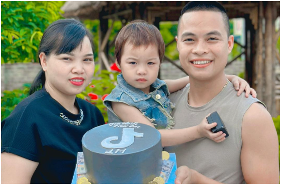 Thôi xong, tiết lộ danh tính doanh nghiệp sản xuất siro ăn ngon cho “Gia đình Hải Sen”: ‘Hóa ra là ông trùm đứng sau Hải Sen’