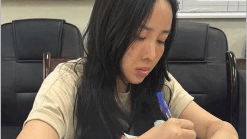 Tóp tóp cơ Vũ Hồng Phúc giàu cỡ nào mà tuyên bố tặng 2 tỷ cho ai thấy được 4 chiếc túi hàng hiệu bị mất: ‘Cứ hở ra là tặng tiền, xách dép giùm thôi cũng được vài chục triệu’