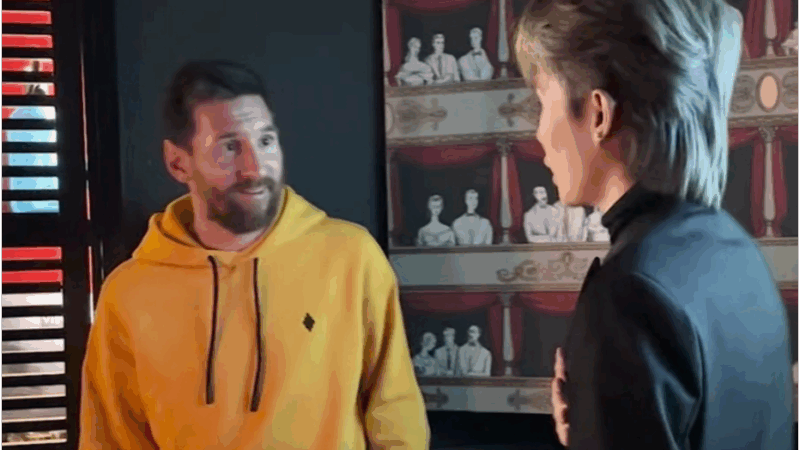 Jack: “Tôi được ăn cùng với Messi, tâm sự các kiểu, ổng nói ổng quý tôi lắm, lúc ra về còn ký tặng chiếc áo rồi ô:m nhau các thứ. Giờ mấy người kêu Messi ki:ện tôi, ki:ện là ki:ện thế nào”