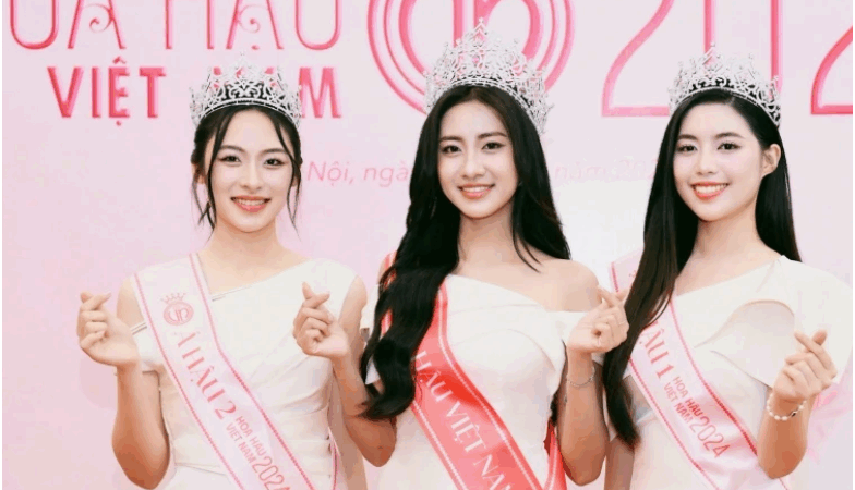 Hoa hậu Hà Trúc Linh: “Tôi bị khó chịu trước người tiền nhiệm hoa hậu Thanh Thủy, không thoải mái được”