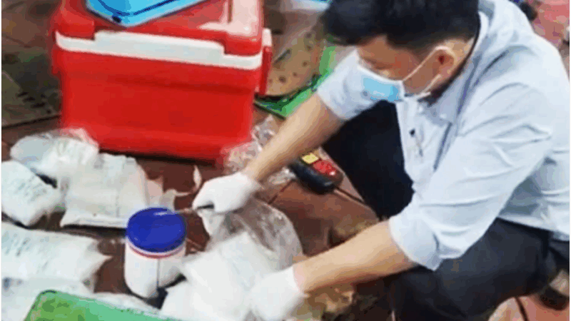Ba cơ sở bị phát hiện ngâm rau chuối vào chất t:ẩy tr:ắng, h:àn the