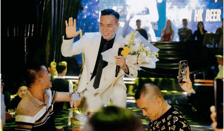 Châu Việt Cường sau khi ra tù: Chạy show kín lịch, mua xe tiền tỷ, sống cuộc sống sang chảnh