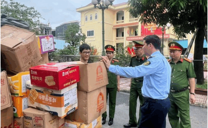 “Thủ phủ” La Phù tự giác giao nộp 25 tấn hàng giả, nhái: “Ối dồi ôi thật”