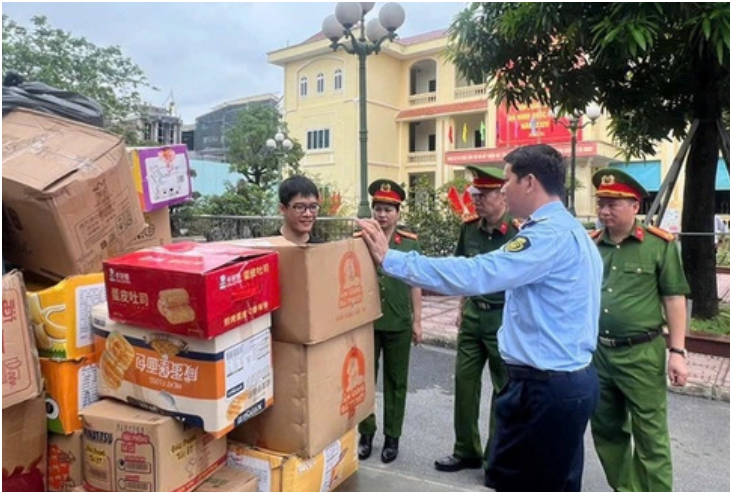 “Thủ phủ” La Phù tự giác giao nộp 25 tấn hàng giả, nhái: “Ối dồi ôi thật”