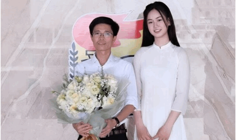 Cận cảnh nhan sắc đời thường của nữ thủ khoa đạt 30 điểm tuyệt đối: Đẹp tuyệt trần, vừa giỏi lại còn xinh nữa, khối anh trai theo