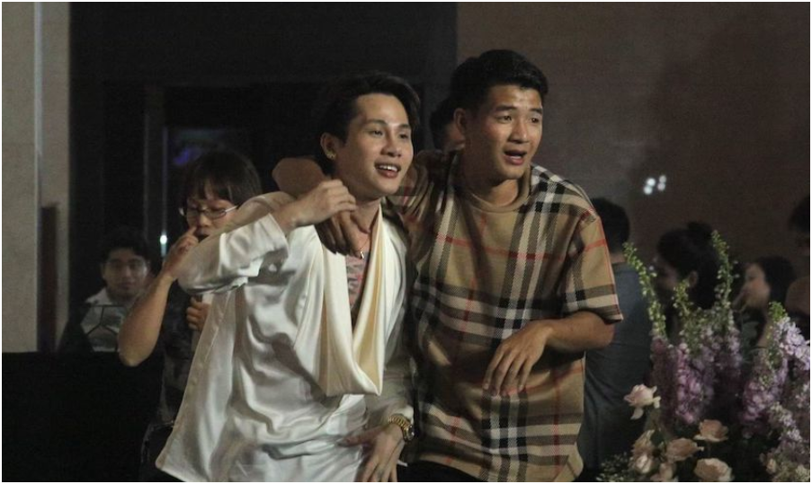 Lý do Jack thân thiết bất ngờ với loạt sao bóng đá Việt: Cứ tưởng xã giao, ai ngờ ôm ấp thân tình thế này!