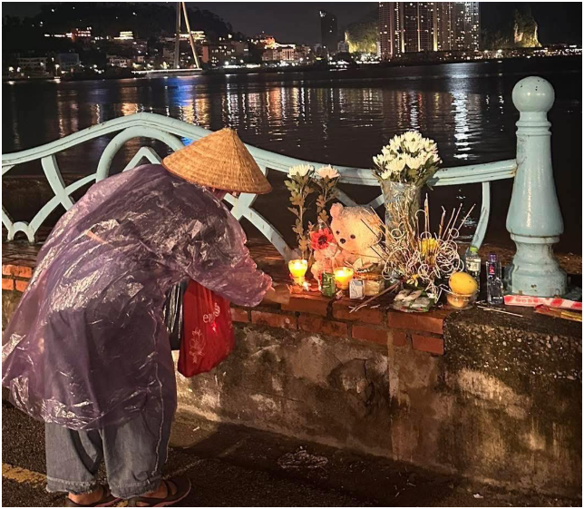 Mai là b:ão vào rồi mà còn 1 cháu bé 6 tuổi vẫn chưa tìm thấy, nước thì sâu, sóng thì lạnh, nghĩ tới mà đau quá