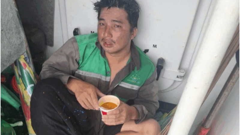 Ngư dân An Giang trôi dạt 6 tiếng giữa biển dữ, phép màu xảy ra khi tàu lạ bất ngờ xuất hiện cứu sống!