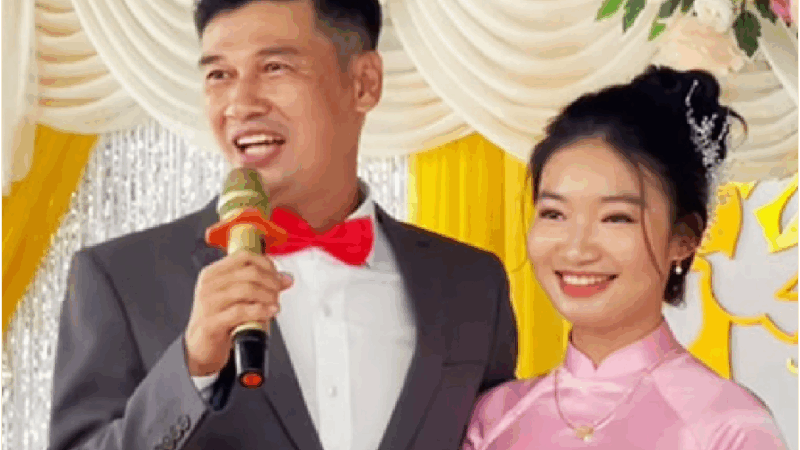 Vợ kém gần 30 tuổi của Tiết Cương lên tiếng vì bị một người đàn bà lạ mặt chưởi suốt 3 năm trời: “Không ai biết lý do gì nhưng chị ấm ức, bứ:c xú:c lắm mà không làm gì được”