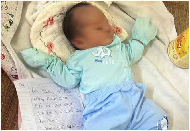 Mẹ ruột bỏ rơi con gái còn đỏ hỏn trong thùng xốp bên đường, bức tâm thư để lại gây bức xúc tột độ
