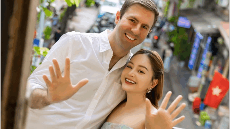 Lan Phương: “Cứ mỗi lần tôi nhớ đến chồng Tây cũ là bản thân lại rù:ng mình, tôi sợ anh ta lắm rồi, đừng ai nhắc tới nữa”