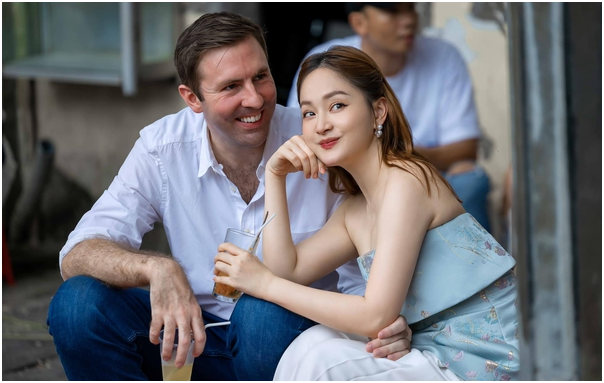 Một người nổi tiếng bất ngờ bênh vực chồng Tây, chưởi thẳng mặt Lan Phương về chuyện l:y h:ôn: “Em đúng quy trình quá nhỉ, diễn từ trong phim đến ngoài đời”