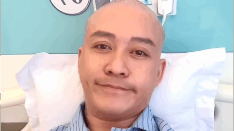 Thôi xong, sau khi c:ạo đầu, ca sĩ Tuấn Hưng bất ngờ nhập viện: “Mong anh không sao”