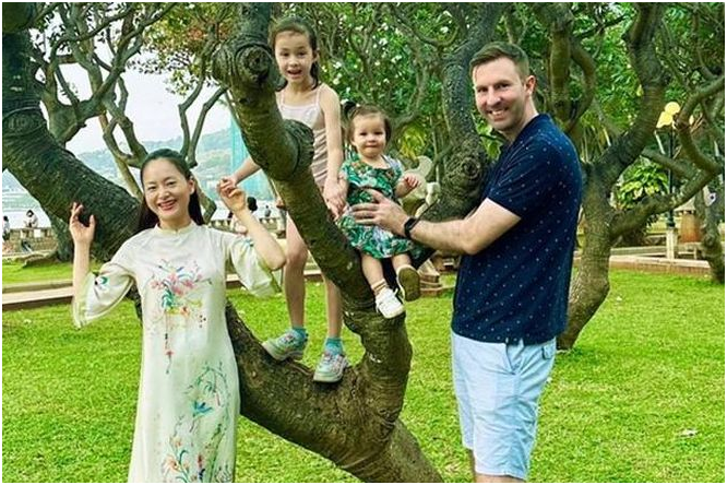 Lan Phương yêu vội chỉ sau 3 ngày quen biết tới chồng Tây, nhiều người thắc mắc: Làm con gái phải giữ giá như, sao nhanh quá vậy?