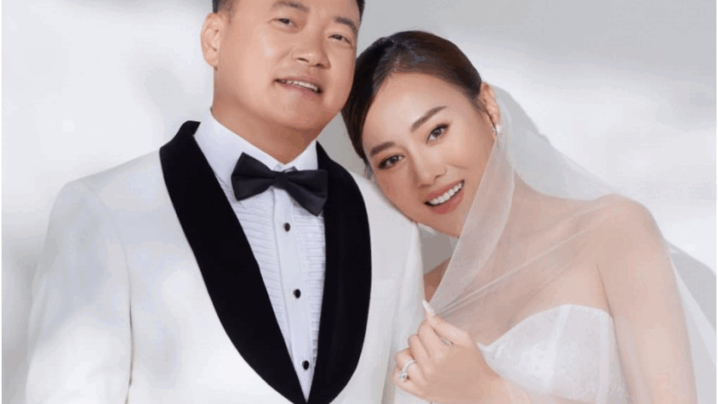Giữa lúc vụ AntEx của Shark Bình gây ồn ào, dân mạng bất ngờ tràn vào trang cá nhân của Phương Oanh: “Lại có bi:ến gì nữa đây?”