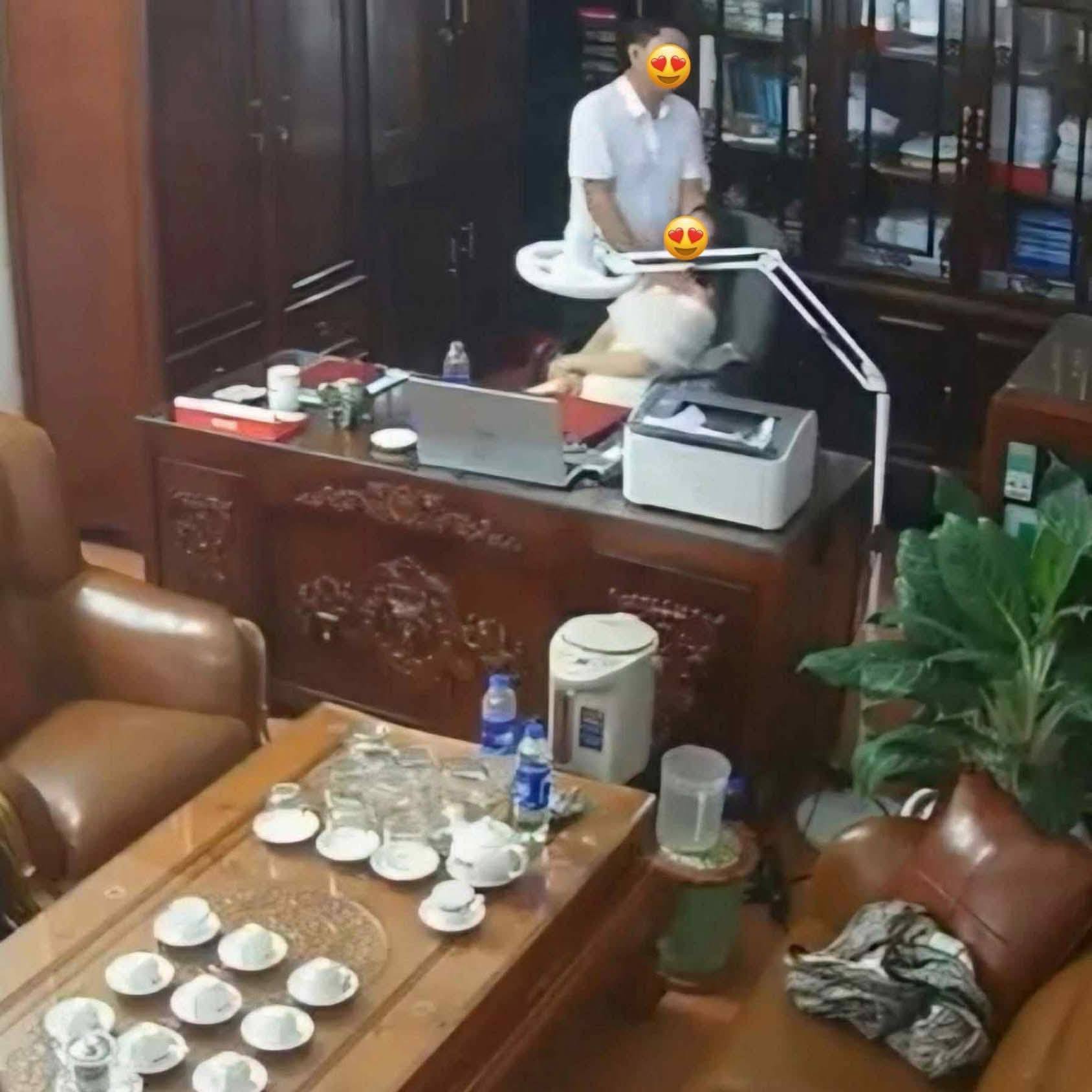 Nam Định rúng động: ‘Khầy’ Chủ tịch trường cấp 3 bị nghi lộ clip nhạy cảm, tốc độ lan truyền khiến ai cũng “tá hỏa”!