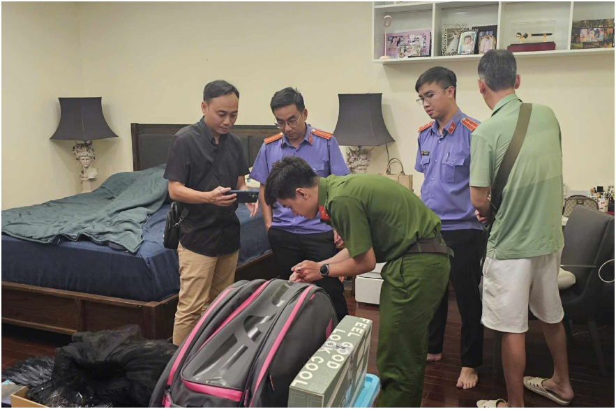 Công an khám xét villa, mở khoá k:ét sắt của Trương Ngọc Ánh: ‘Phát hiện và thu giữ nhiều thứ bên trong’