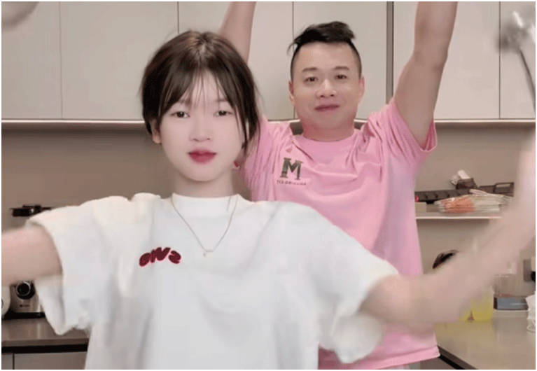 Hằng Du Mục đang ở trong tò, Tôn Bằng khoe đã có vợ thứ 4 kém tận 26 tuổi: ‘Còn có con luôn rồi’