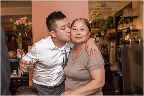 Tuấn Hưng: “Con không chịu nổi được khi thấy mẹ buông xuôi”