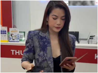 Bộ 3 chiếc điện thoại của diễn viên Trương Ngọc Ánh đang gây xôn xao: ‘Đúng là giàu thật mà, tiền nhiều muốn gì cũng có’