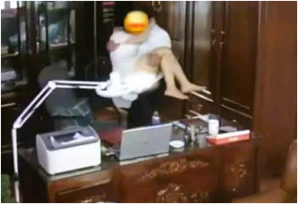 Luật sư nói gì về vụ người đàn ông “th:ân mậ:t với nhiều ph:ụ n:ữ” trong phòng làm việc: Anh phân tích cạn kẽ, nói rõ đúng sai?