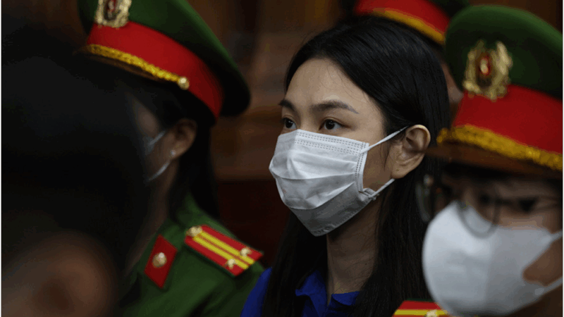 Chị em thân thiết kiêm Tổng Giám đốc Công ty Sen Vàng vắng mặt tại phiên tòa xét xử hoa hậu Thùy Tiên: ‘Gặp h:ọa mới biết ai là bạn’