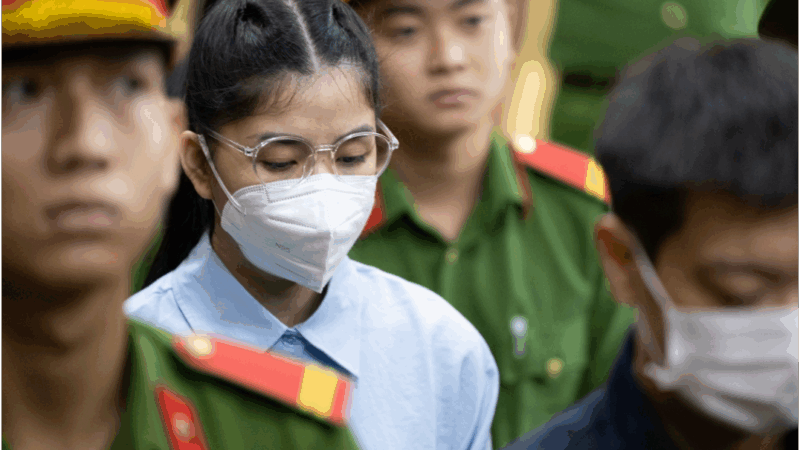 Hằng Du Mục tỏ ra hối hận, thừa nhận thiếu kiểm tra thông tin: ‘Nếu biết sai phạm sẽ không bao giờ làm như thế’