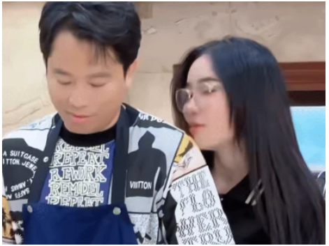 Chồng vào bếp nấu ăn, bà Mailisa nói 1 câu thẳng thừng: “Ai nghe cũng n:ổi d:a g:à”