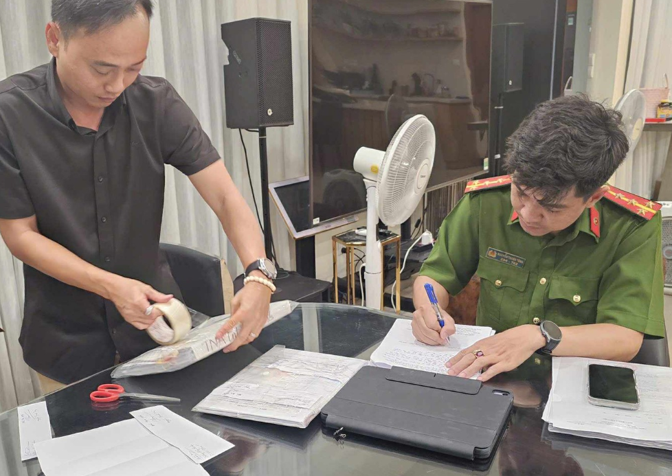 Công an khám xét villa Trương Ngọc Ánh, mở khóa két sắt thu giữ nhiều tang vật: Loạt chứng cứ vừa hé lộ khiến ai cũng sững sờ