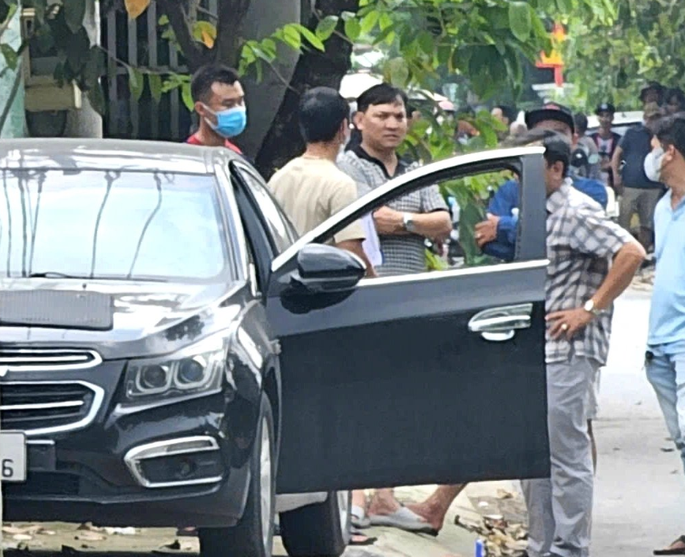 Phát hiện thi thể cô gái trong cốp ô tô ở TP.HCM: Chủ xe ngửi thấy mùi hôi, mở ra mới tá hỏa