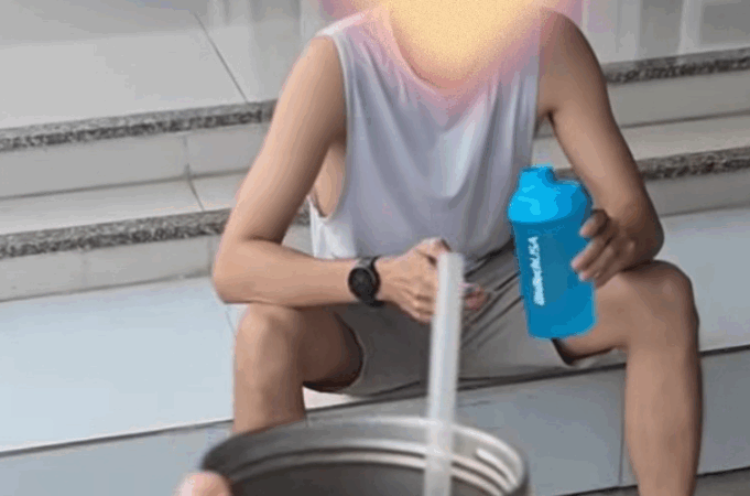 Chồng H’Hen Niê gây tranh cãi khi lấy sữa của vợ pha cà phê mời bạn bè uống: Ai nghe cũng “đứng hình”